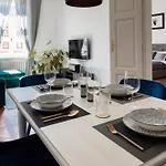 Main Square Apartment *