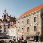 Main Square Apartment