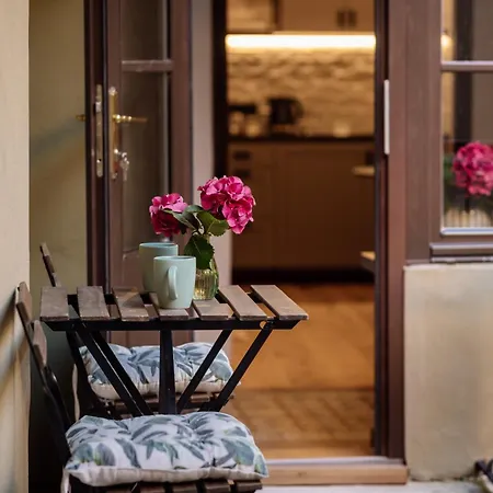 Main Square Apartment *