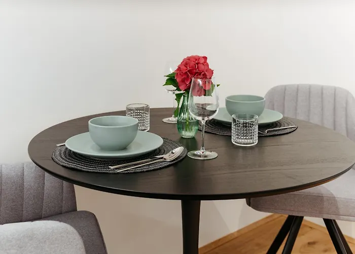 Main Square Apartment *