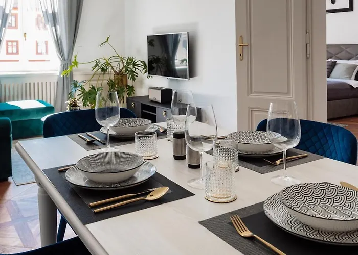 Main Square Apartment *