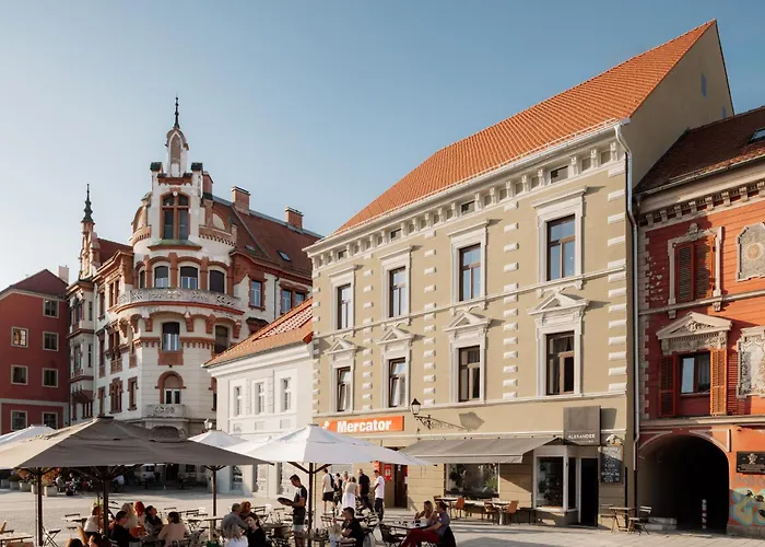 Main Square Apartment